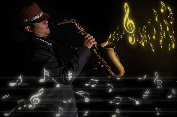 Saxophone player in studio — Stock Photo, Image