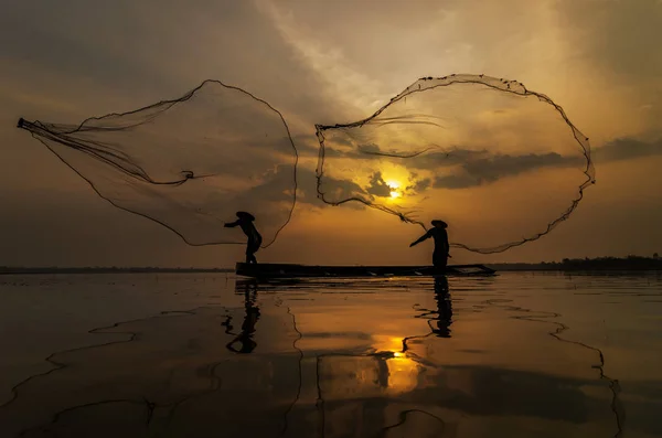 Silhouette of asian traditional fishermen — Stock Photo, Image