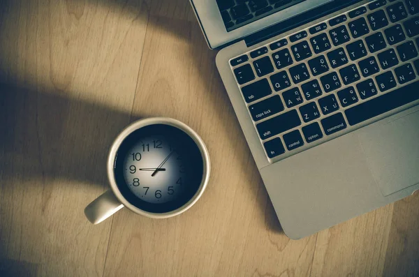 Laptop and cup of coffee — Stock Photo, Image