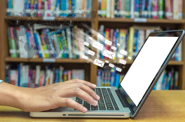 Hands typing on laptop — Stock Photo, Image