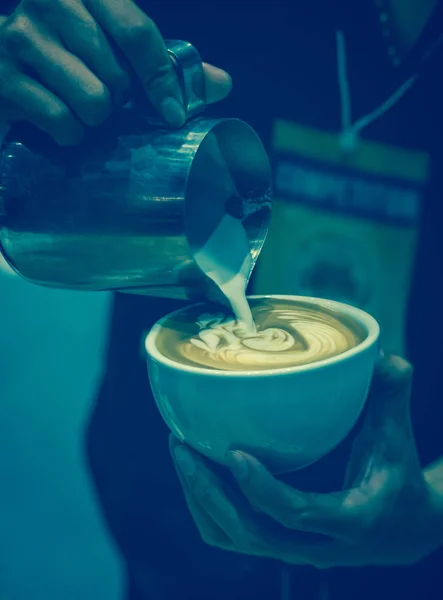 Barista make latte — Stock Photo, Image