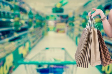 shoping elinde çanta