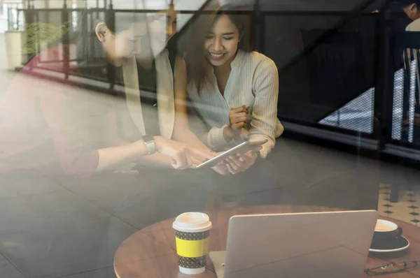 Asian Businesswomen with at brainstorm Meeting — Stock Photo, Image