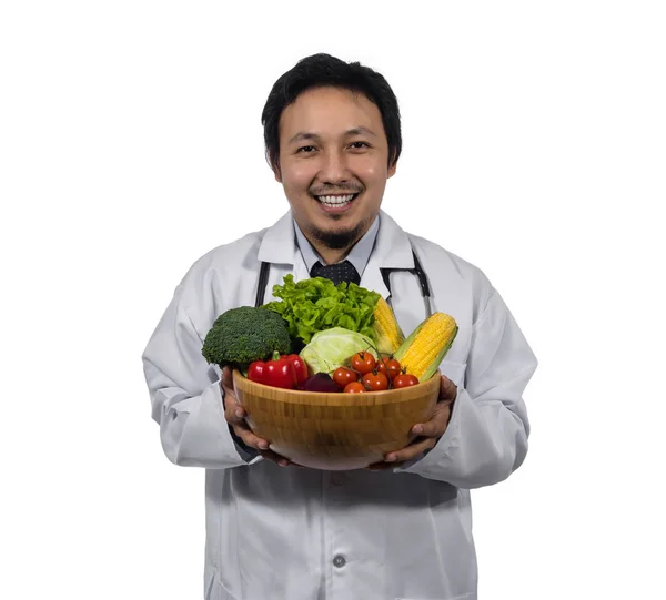 신선한 야채를 들고 의사 — 스톡 사진