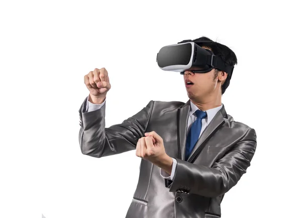 Empresário vestindo realidade virtual — Fotografia de Stock