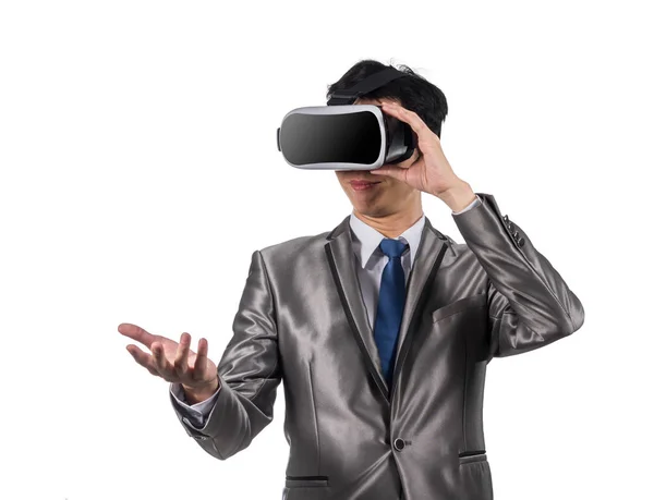 Empresário vestindo realidade virtual — Fotografia de Stock