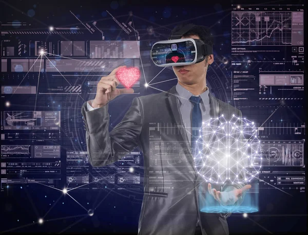 Человек в виртуальной реальности — стоковое фото