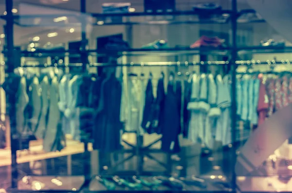 Магазин одежды в торговом центре — стоковое фото