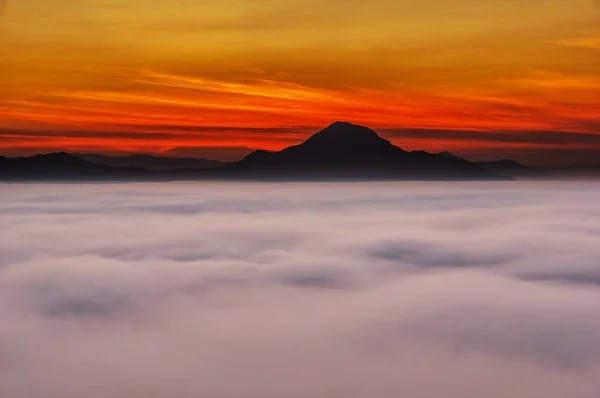 Misty Mountain with sun rays — Stock Photo, Image