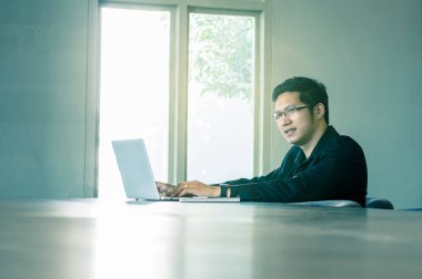 Çalışma alanı, Asya iş adamı 