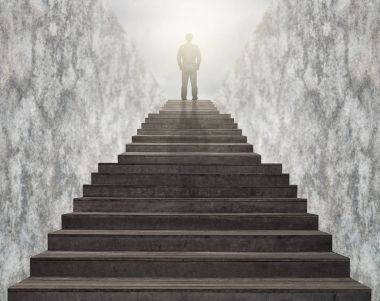 İş adamı merdivenlerden üst tırmandı 