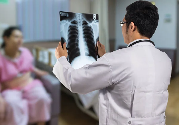 Doctor see x-ray film — Stock Photo, Image