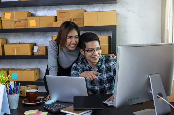 Asian business people working at home — Stock Photo, Image