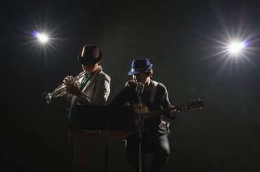 Müzisyen grubu şarkı