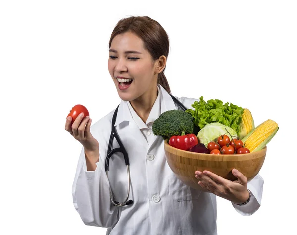 Asiático médico segurando legumes frescos — Fotografia de Stock