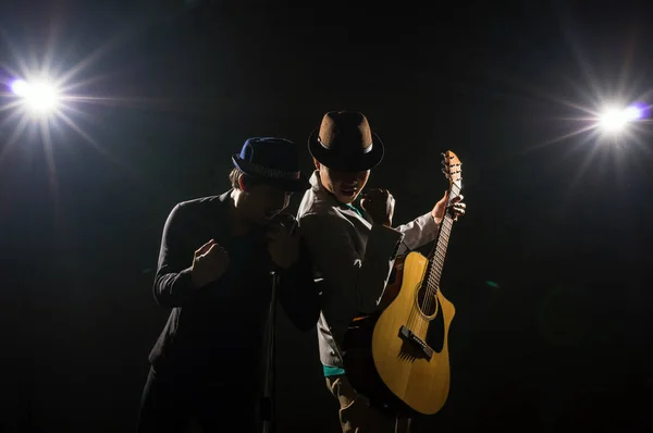 Musiker Duo Band spielt — Stockfoto