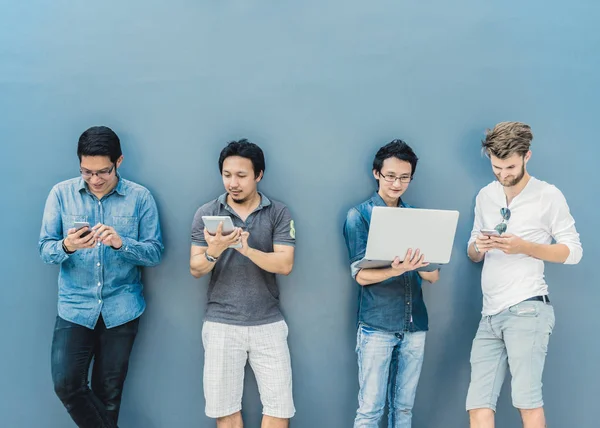 Multiethnic Business people using laptops — Stock Photo, Image