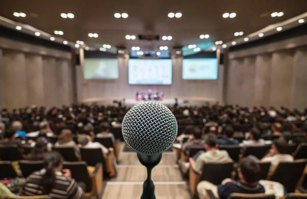 Mikrofon im Konferenzsaal — Stockfoto