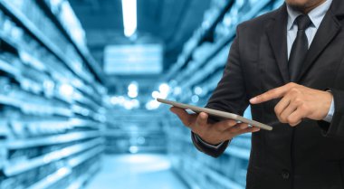 işadamı tablet kullanma 