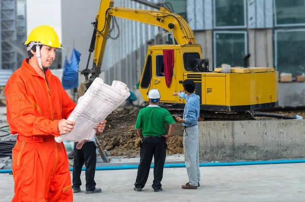 Engineers working at construction site — Stock Photo, Image