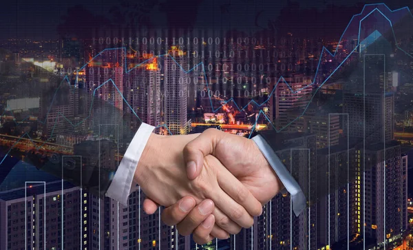 Handdruk tussen zakenlieden op Trading grafiek — Stockfoto