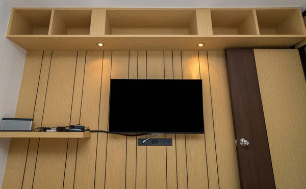 TV su parete di legno — Foto Stock