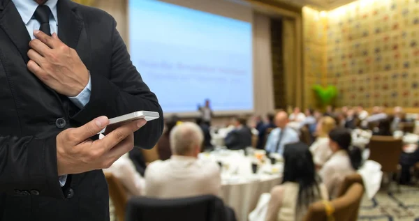 Businessman using smartphone — Stock Photo, Image