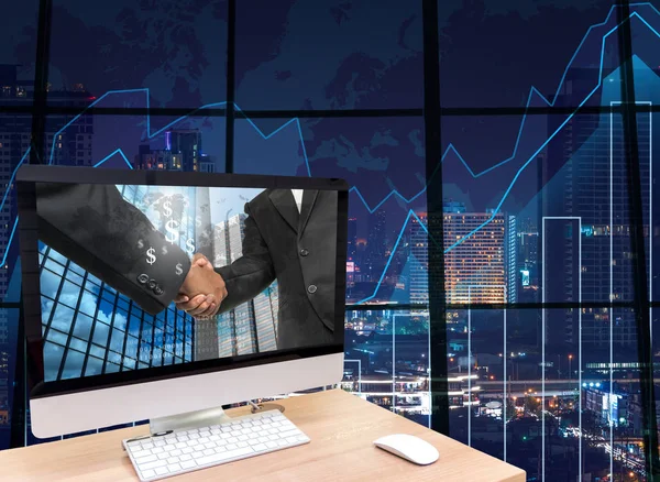 Övervaka med handslag mellan affärsman på skärmen — Stockfoto