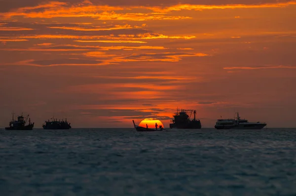 Boats on sea during beautiful sunset — Stock Photo, Image