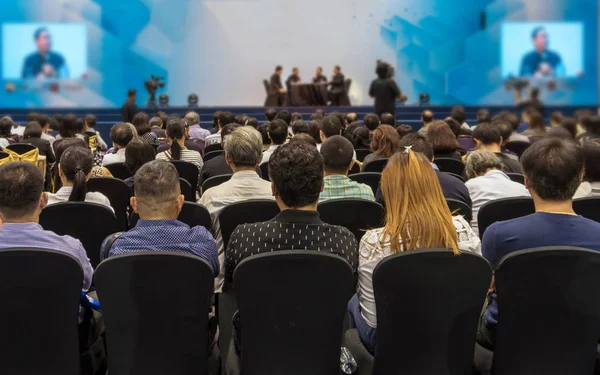 Konferenssal med publik — Stockfoto