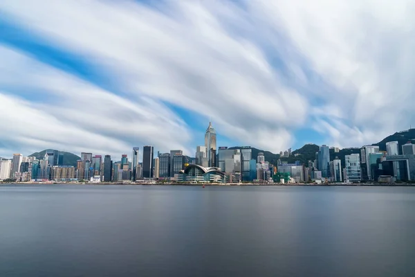 Scéna z břehu řeky panoráma města Hong Kong — Stock fotografie