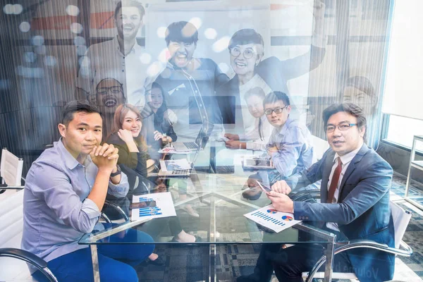 Asiático negocio equipo tener vídeo conferencia — Foto de Stock