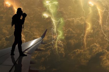 Adam alarak resmi uçak kanadı için