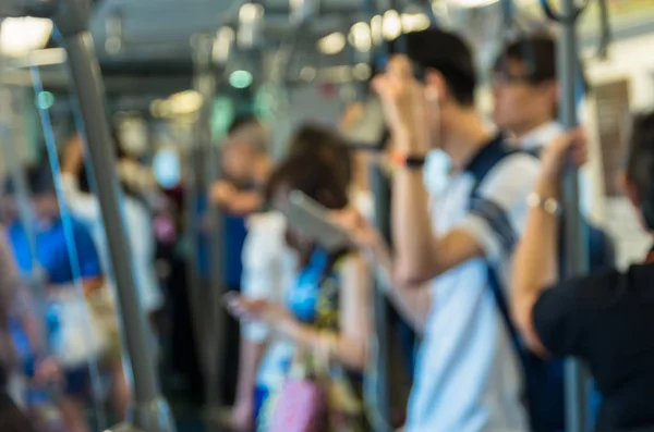 Pasajeros que utilizan smartphones — Foto de Stock