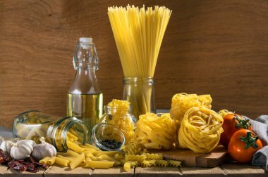 Spagetti için çeşitli malzemeler 