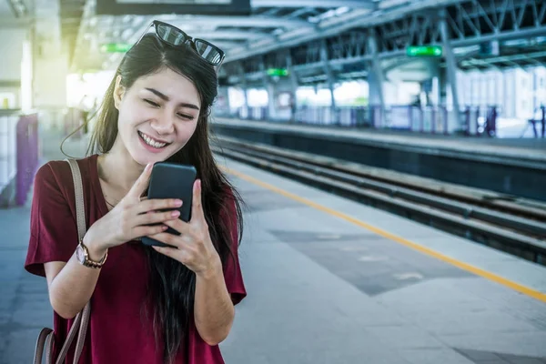 Asyalı kadın yolcu