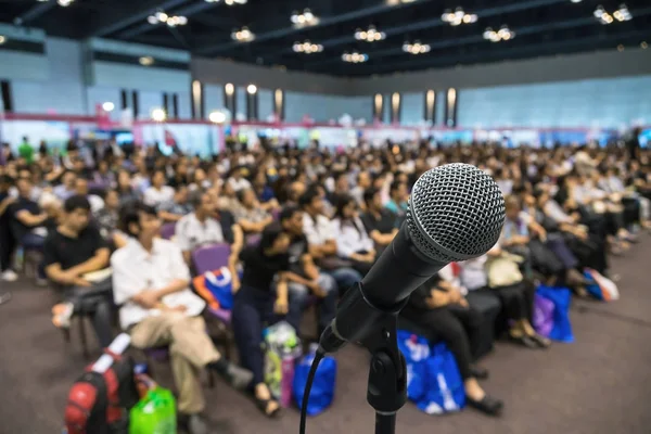 Konferans salonunun soyut bulanık fotoğraf