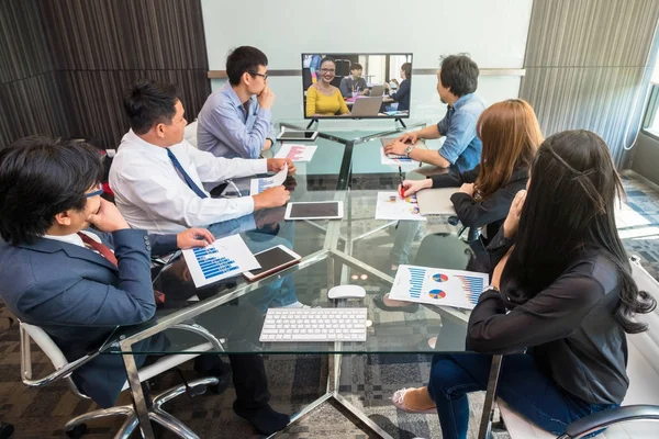 Gruppe asiatischer Geschäftsleute — Stockfoto