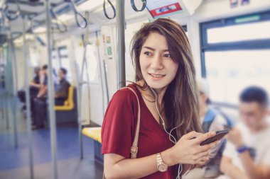 Asyalı kadın yolcu