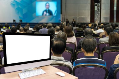 Bilgisayar beyaz ekran gösterilen ayarla