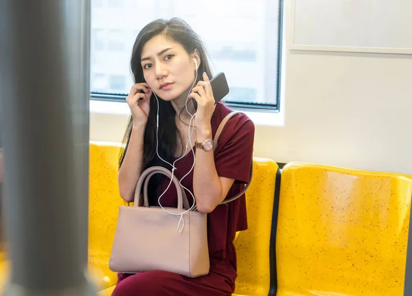 Aziatische vrouw passagier — Stockfoto