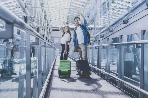 Asiática Pareja Viajero Con Maletas Aeropuerto Viajes Amante Transporte Con — Foto de Stock