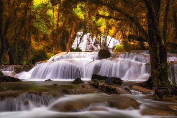 Vackra Vattenfall Djupa Skogen Pha Tat Vattenfall Kanchanaburi Provinsen Thailand — Stockfoto