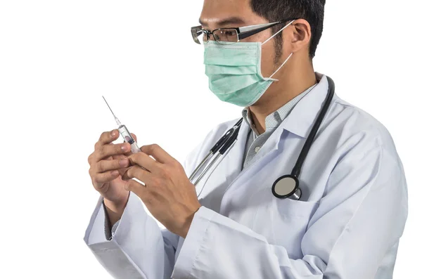 聴診器装備の白い背景の上に注射器手クローズ アップ ドクターは クリッピング 医師の概念 — ストック写真