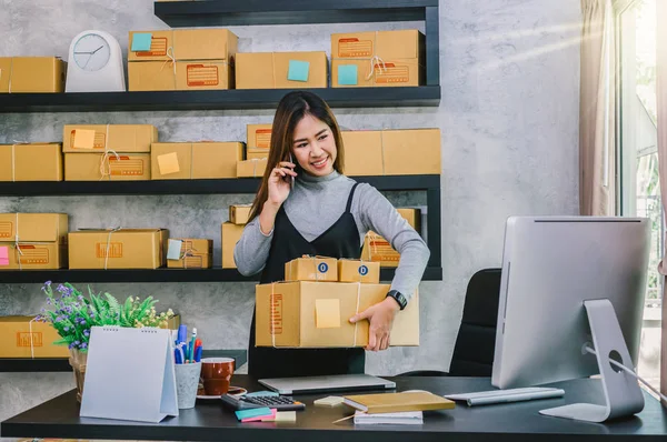 Ung Asiatisk Tonåring Ägare Business Kvinna Arbete Hemma För Online — Stockfoto