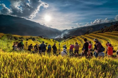 Yenbai - 21 Eylül: birçok fotoğrafçı alarak fotoğraf, Undefined 21 Eylül 2017 pirinç ğı terasta mu cang chai bölgesinde, Yenbai il, Kuzeybatı Vietnam. 