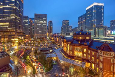 Cityscape sahne Tokyo tren istasyonu