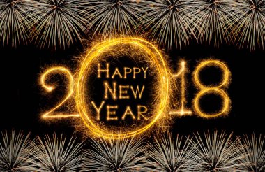 Mutlu yeni yıl 2018 üzerinde havai fişek koyu arka plan, kutlama ve tebrik kartları konsepti ile ışıltı havai fişek ile yazılı