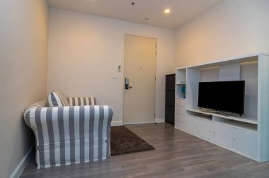 Boş iç oturma odasında yeni bir daire