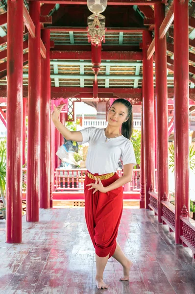 Menina Bonita Thai Dancing Art Pantomima Performances Ação Tailândia Khon — Fotografia de Stock